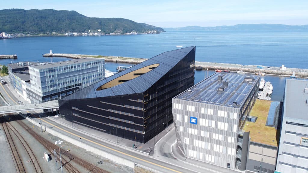 Bygningsintegrerte solceller i taket på Powerhouse